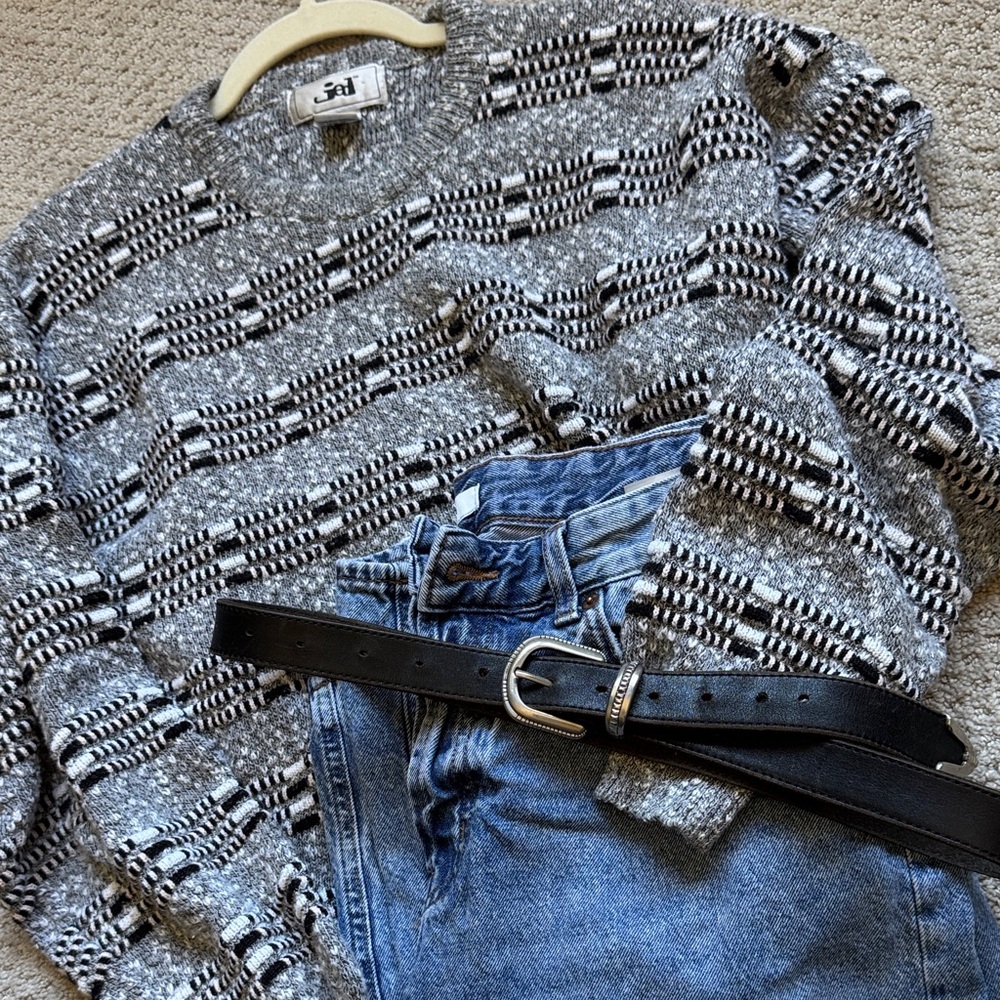 Oversized Gray and Black Patterned Crew Neck Sweater